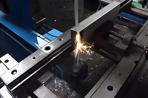 Wire cutting with sparks and coolant, workshop photograph from the company website.